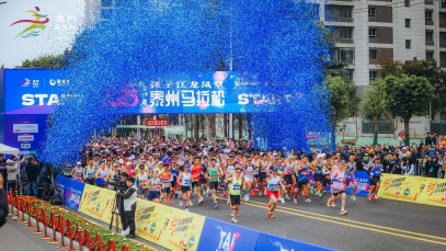 健康賦能每一步，揚(yáng)子江龍鳳堂2025泰州馬拉松賽鳴槍開(kāi)跑